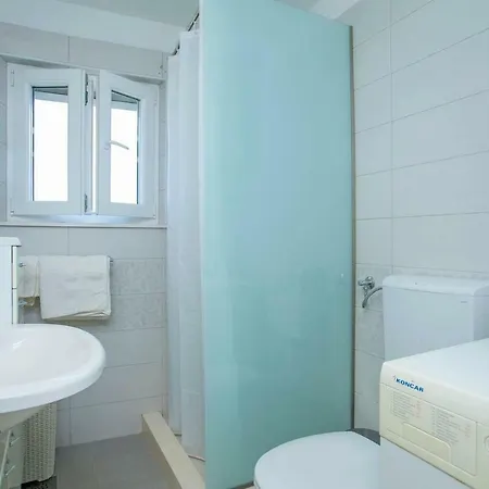 House Ivica 度假居 *