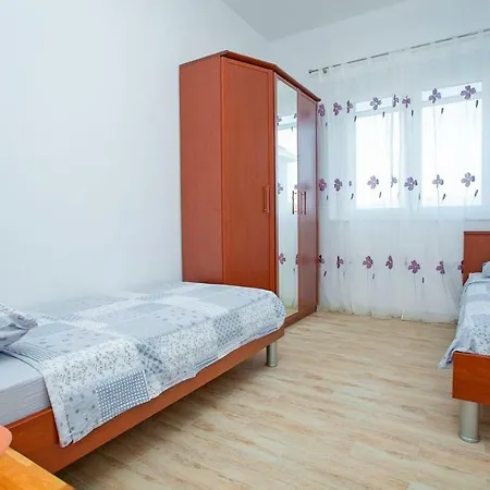 House Ivica 度假居 Zrnovo
