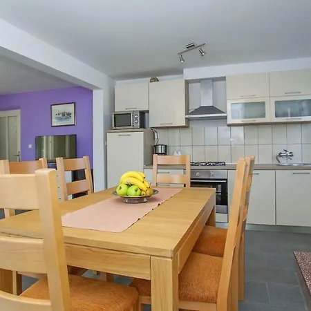 House Ivica Holiday home Zrnovo